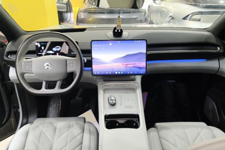Used Nio ES6 2025 75 kWh Center Console