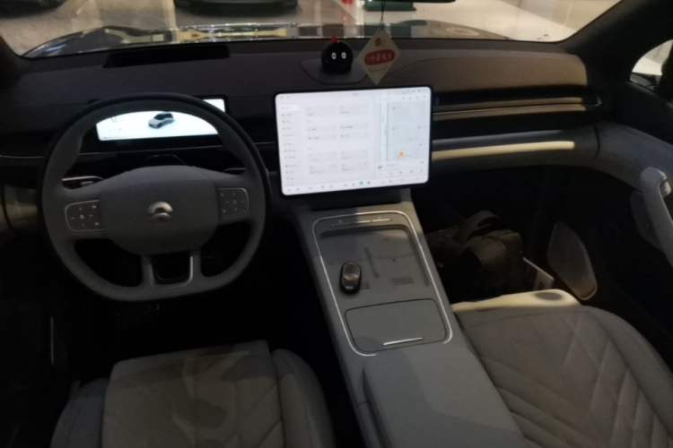 Used Nio ES6 2025 75 kWh Center Console