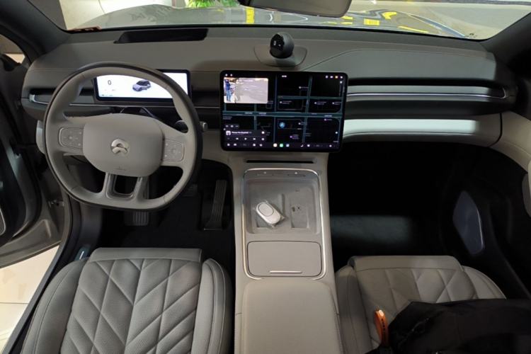 Used Nio ES6 2025 75 kWh Center Console