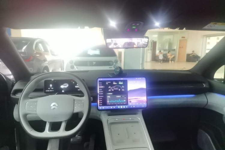 Used Nio ES6 2025 75 kWh Center Console
