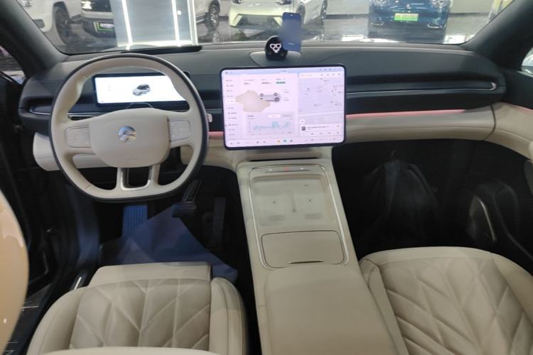 Used Nio ES6 2025 75 kWh Center Console