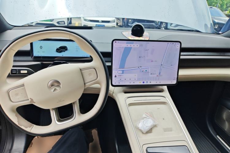Used Nio ES6 2025 75 kWh Center Console