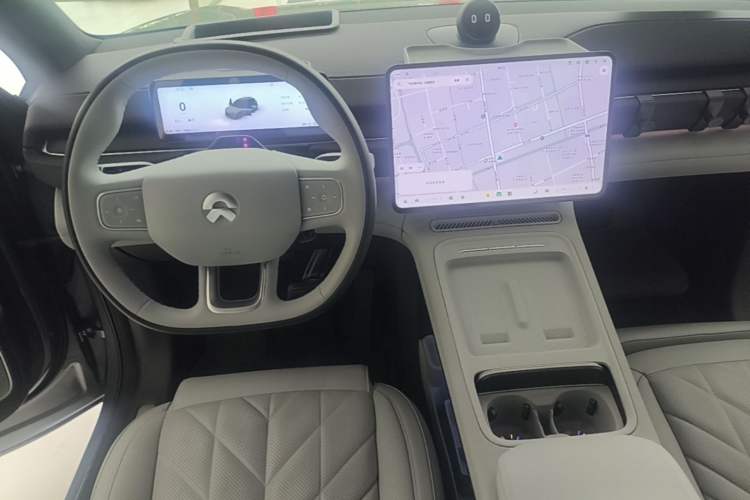 Used Nio ES6 2025 75 kWh Center Console
