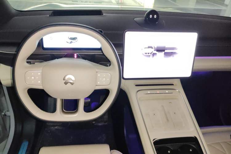 Used Nio ES6 2025 75 kWh Center Console