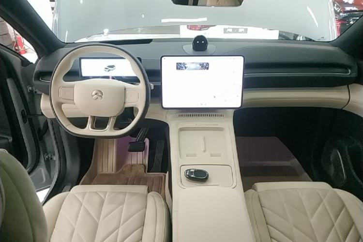 Used Nio ES6 2025 75 kWh Center Console