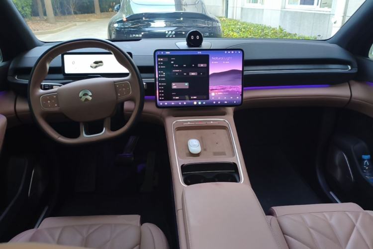 Used Nio ES6 2025 75 kWh Center Console
