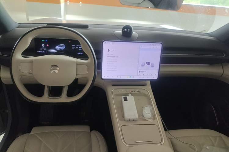 Used Nio ES6 2025 75 kWh Center Console