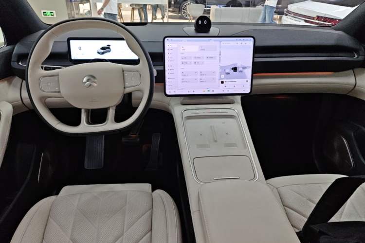Used Nio ES6 2025 75 kWh Center Console