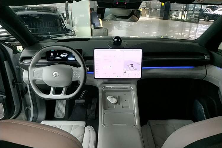 Used Nio ES6 2025 75 kWh Center Console
