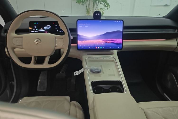 Used Nio ES6 2025 75 kWh Center Console