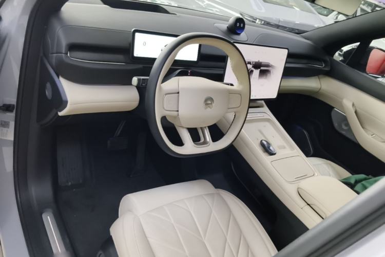 Used Nio ES6 2025 75 kWh Center Console