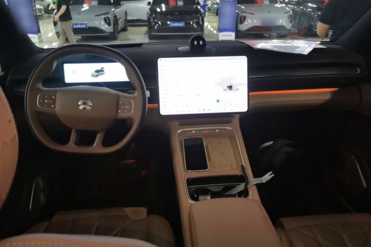 Used Nio ES6 2025 75 kWh Center Console