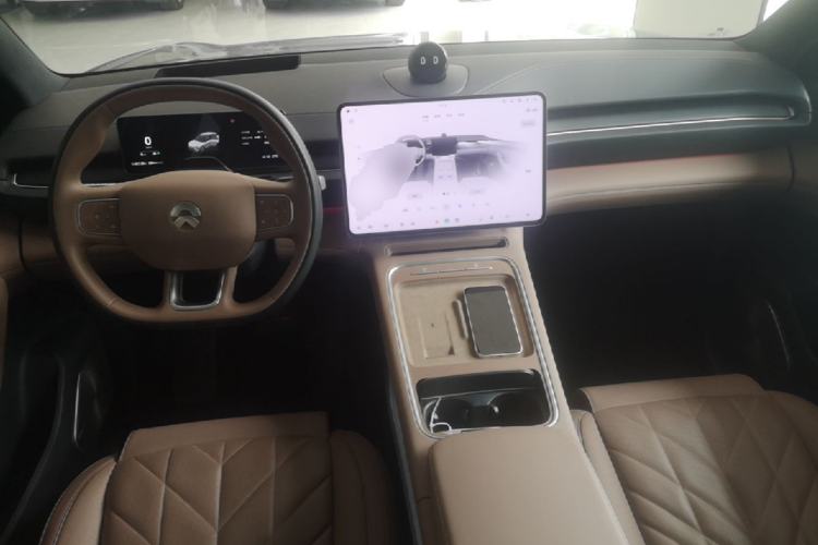 Used Nio ES6 2025 75 kWh Center Console