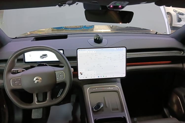 Used Nio ES6 2025 75 kWh Center Console