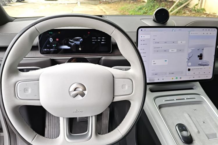 Used Nio ES6 2025 75 kWh Center Console