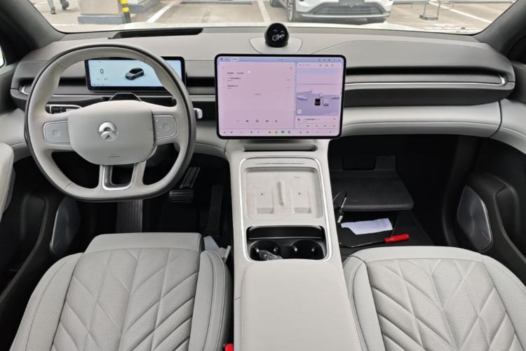 Used Nio ES6 2025 75 kWh Center Console