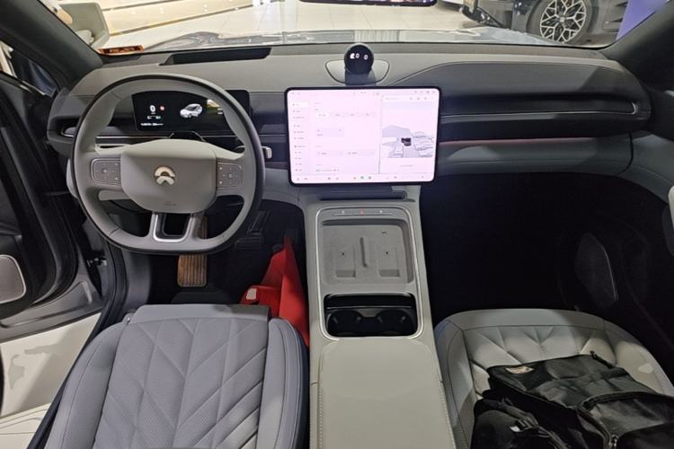 Used Nio ES6 2025 75 kWh Center Console