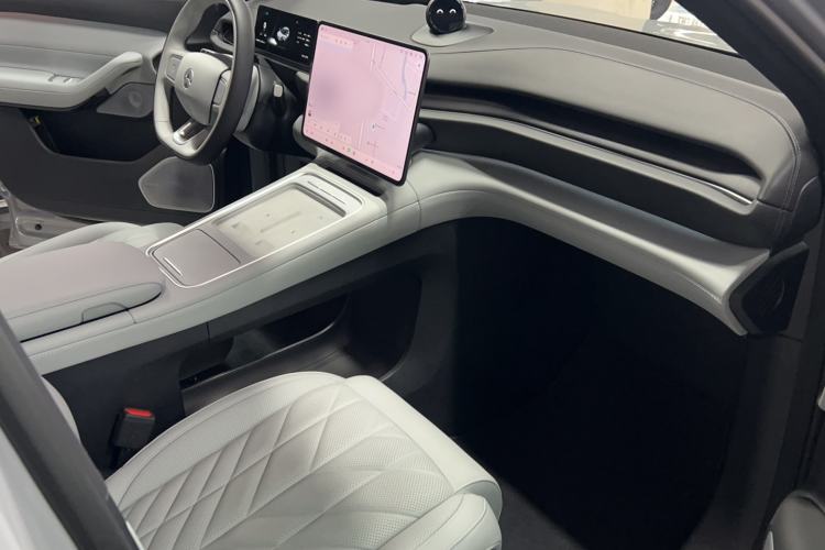 Used Nio ES6 2025 75 kWh Center Console