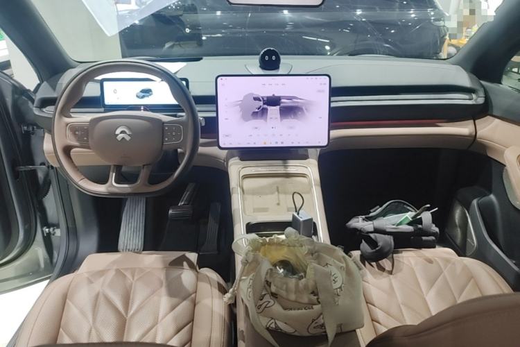 Used Nio ES6 2025 75 kWh Center Console