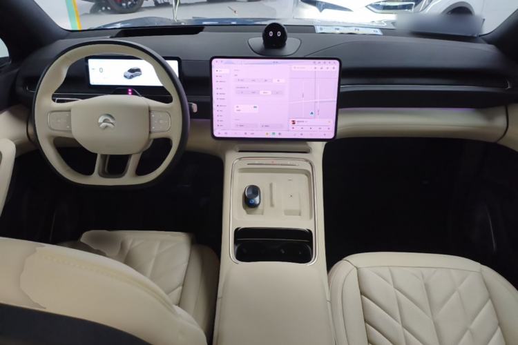 Used Nio ES6 2025 75 kWh Center Console