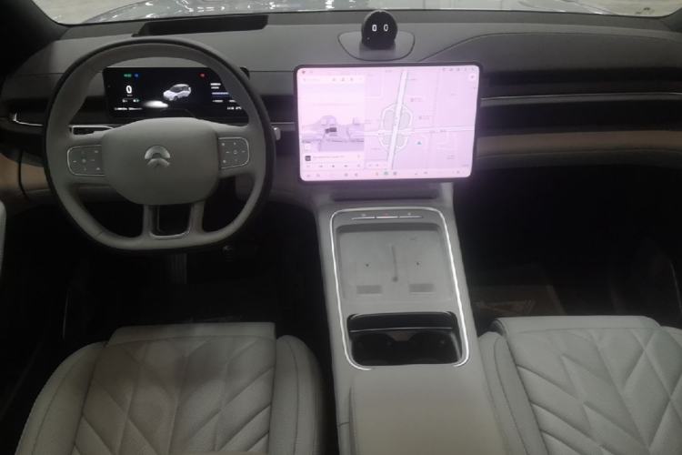 Used Nio ES6 2025 75 kWh Center Console