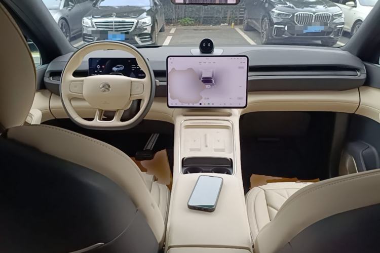 Used Nio ES6 2025 75 kWh Center Console