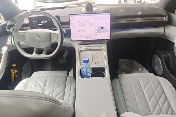 Used Nio ES6 2025 75 kWh Center Console