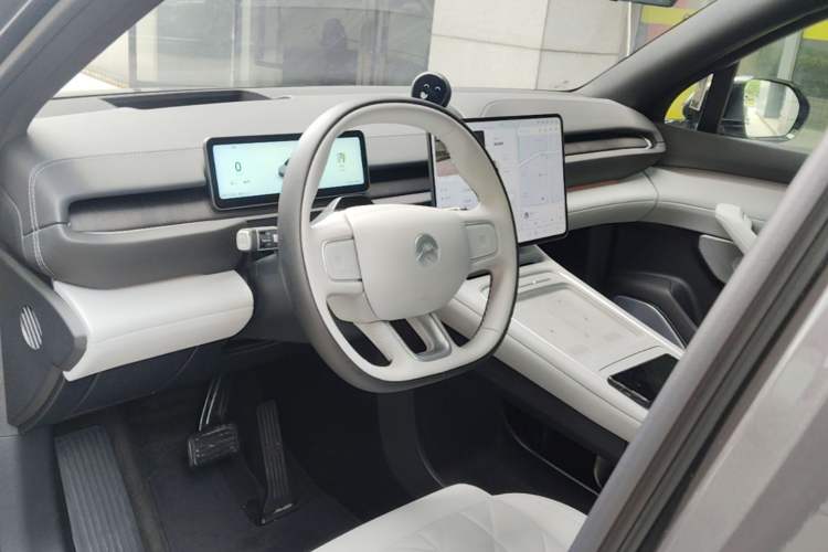 Used Nio ES6 2025 75 kWh Center Console