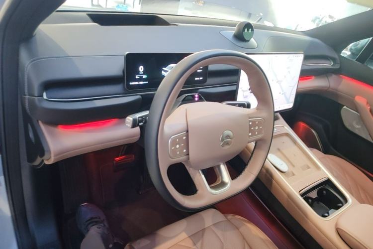 Used Nio ES6 2025 75 kWh Center Console