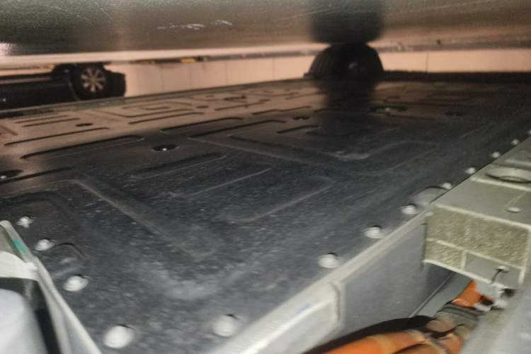 Used Nio ES6 2025 75 kWh Chassis Front Right