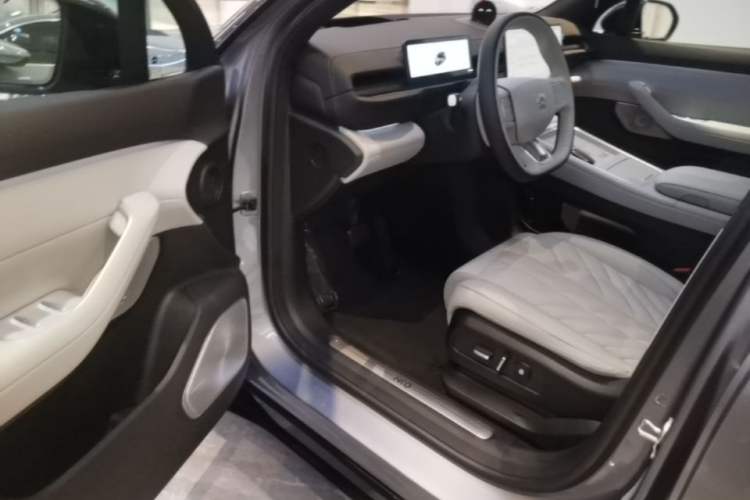 Used Nio ES6 2025 75 kWh Driver Seat