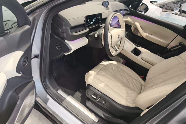 Used Nio ES6 2025 75 kWh Driver Seat