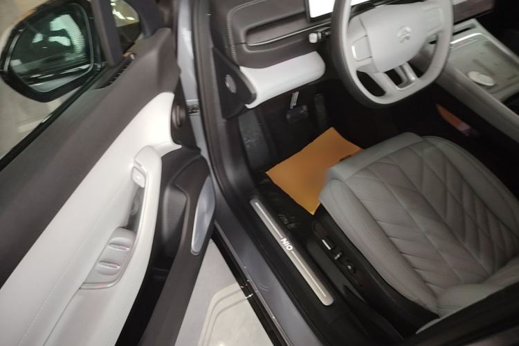 Used Nio ES6 2025 75 kWh Driver Seat