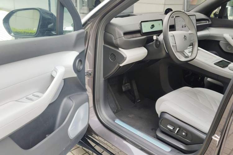 Used Nio ES6 2025 75 kWh Driver Seat
