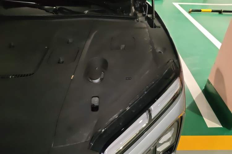 Used Nio ES6 2025 75 kWh Engine Bay Left