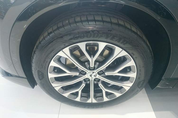 Used Nio ES6 2025 75 kWh Exterior 7