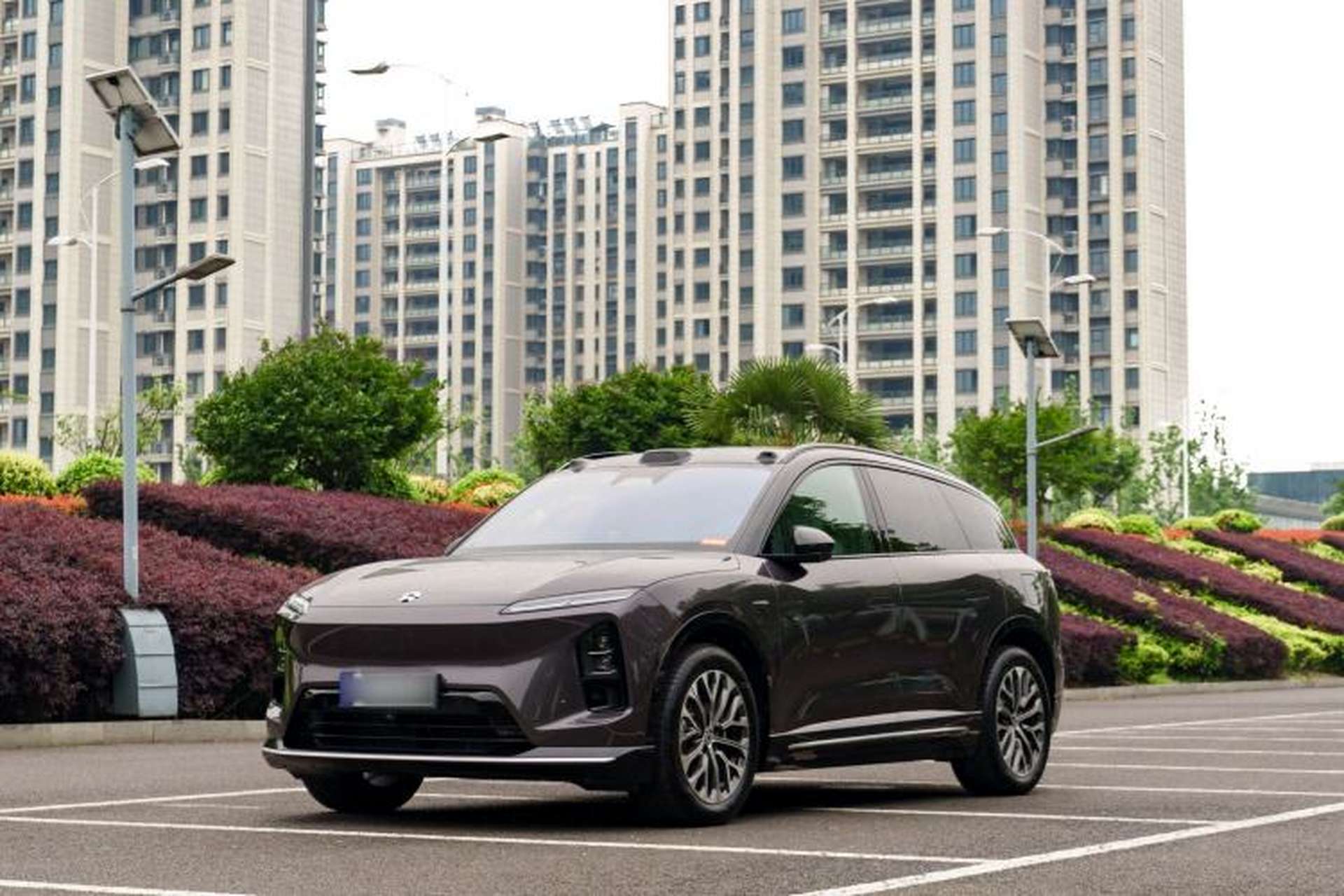 Used Nio ES6 2025 75 kWh Front Left 45 Deg