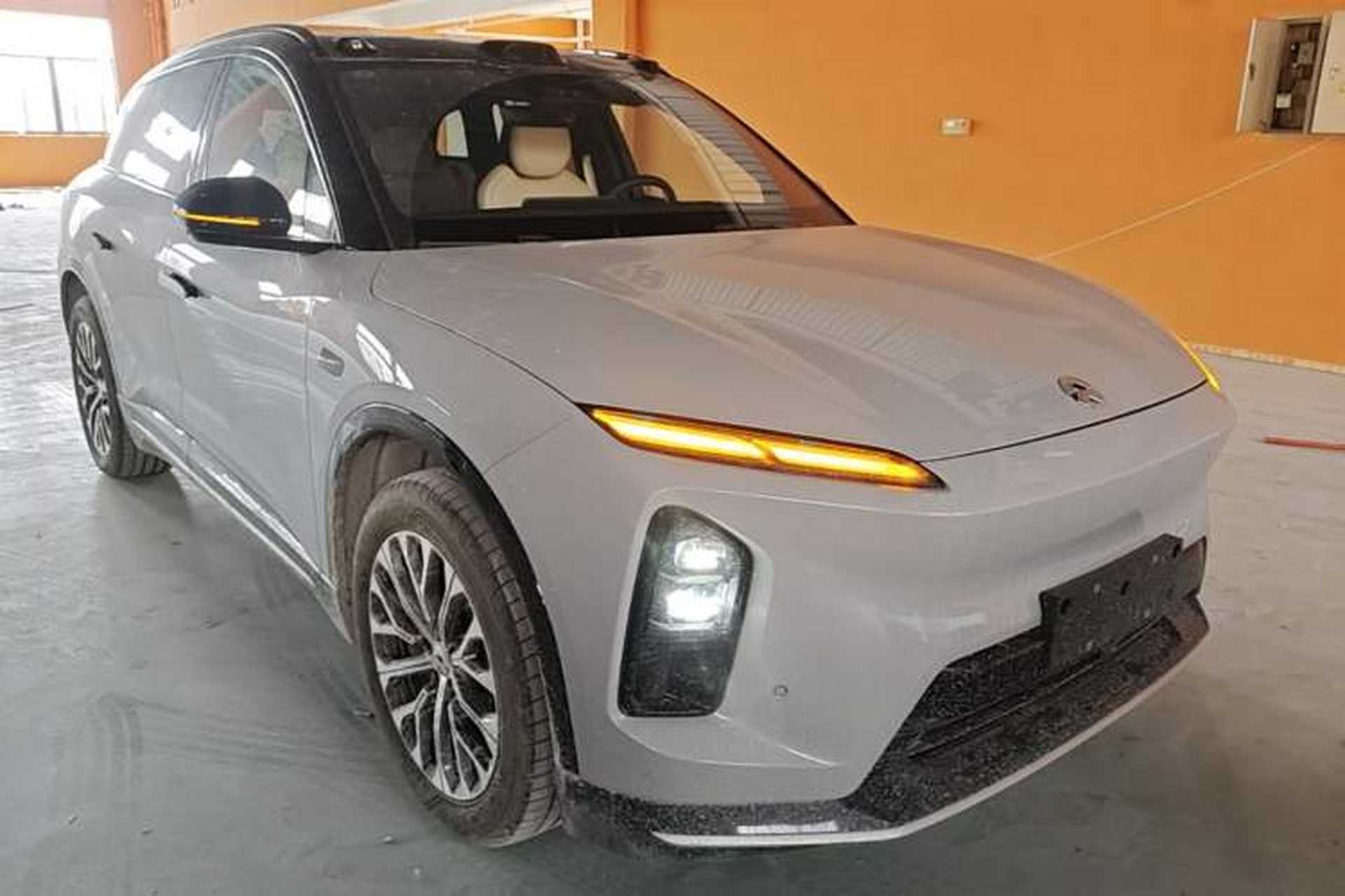 Used Nio ES6 2025 75 kWh Front Right 45 Deg