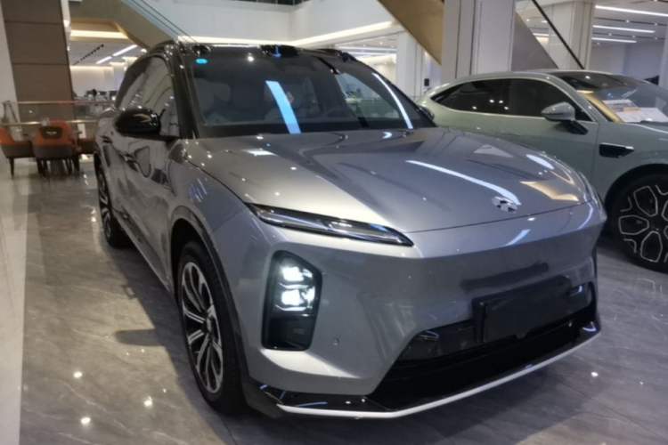 Used Nio ES6 2025 75 kWh Front Right 45 Deg