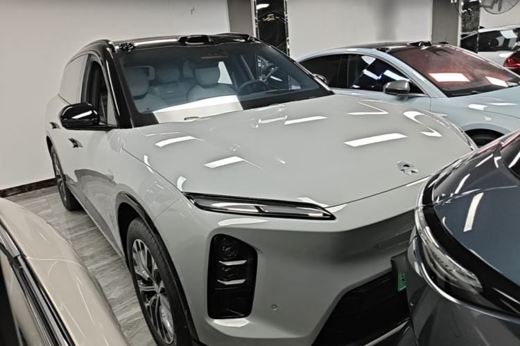 Used Nio ES6 2025 75 kWh Front Right 45 Deg