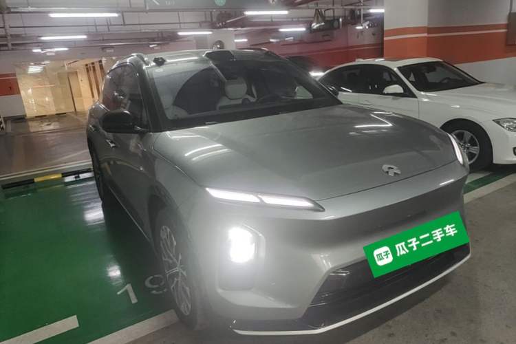 Used Nio ES6 2025 75 kWh Front Right 45 Deg