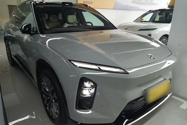 Used Nio ES6 2025 75 kWh Front Right 45 Deg