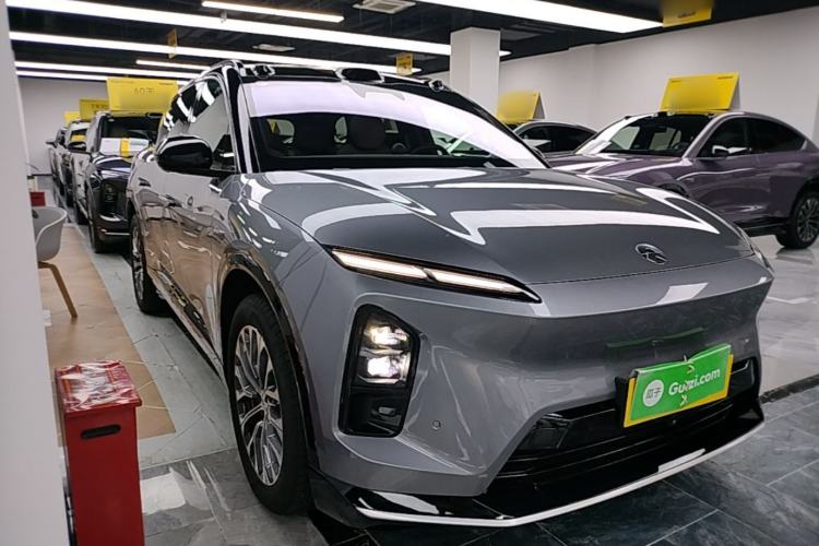 Used Nio ES6 2025 75 kWh Front Right 45 Deg