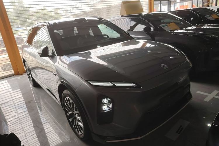 Used Nio ES6 2025 75 kWh Front Right 45 Deg