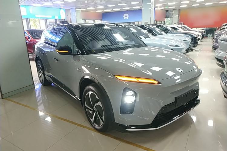 Used Nio ES6 2025 75 kWh Front Right 45 Deg
