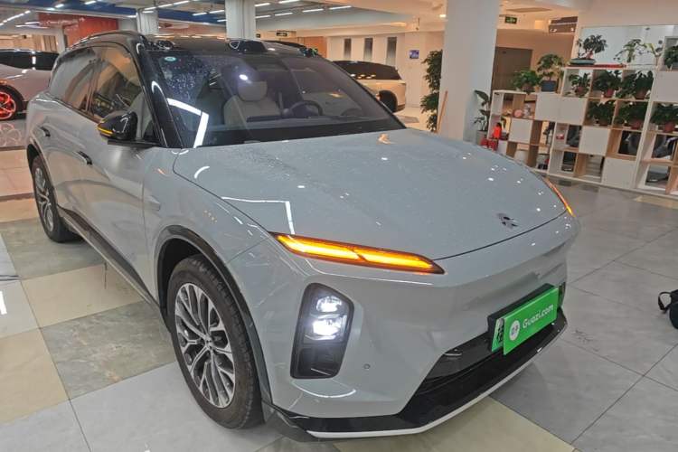 Used Nio ES6 2025 75 kWh Front Right 45 Deg