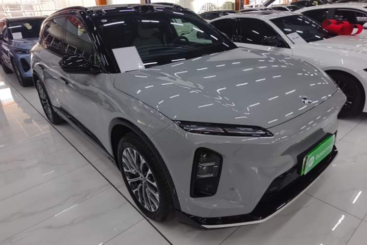 Used Nio ES6 2025 75 kWh Front Right 45 Deg