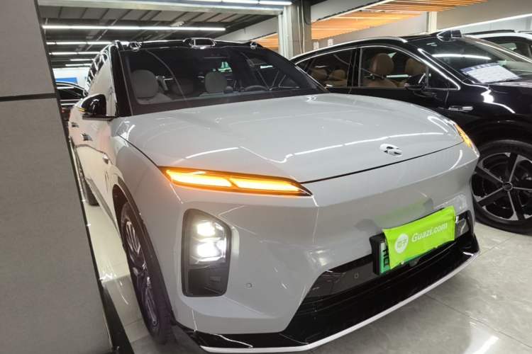 Used Nio ES6 2025 75 kWh Front Right 45 Deg