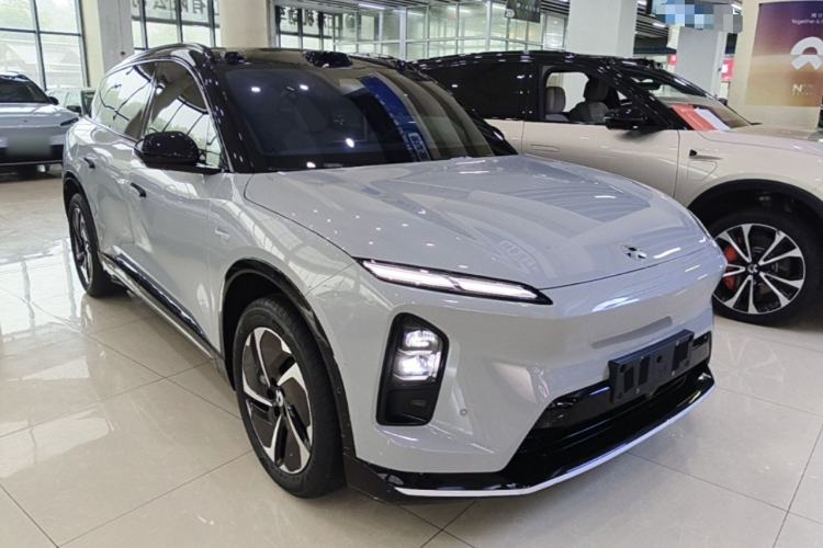 Used Nio ES6 2025 75 kWh Front Right 45 Deg