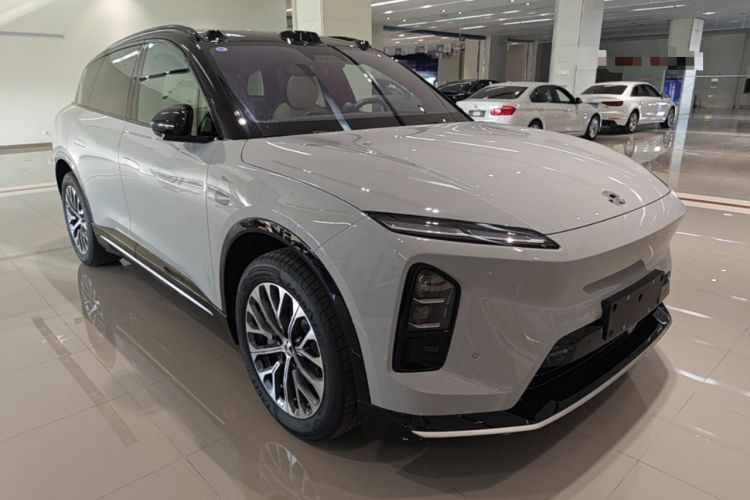 Used Nio ES6 2025 75 kWh Front Right 45 Deg